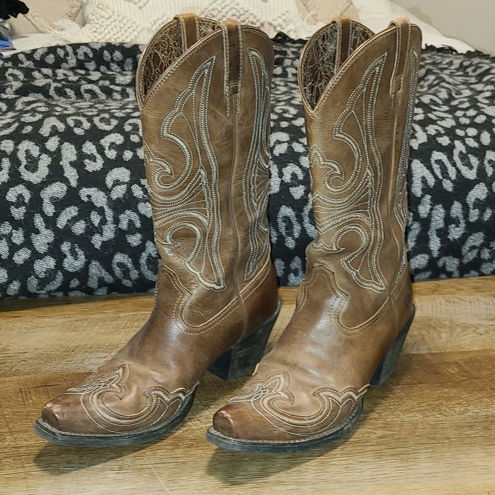 WOMENS ARIAT BOOTS